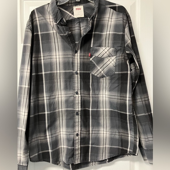 Men’s Levi, button-down plaid shirt, size large - Picture 3 of 6